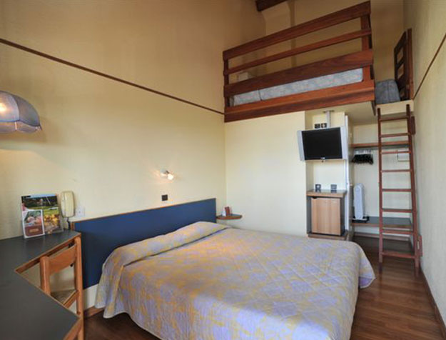 Habitación « Club » con Mezzanine por 3 o 4 personas Habitación « Club » con Mezzanine por 3 o 4 personas